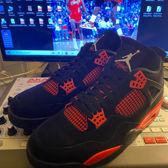 Jordan 4 red thunder deadstock sz 12 main image 14